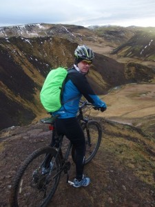 Maastopyöräilyä Islannissa