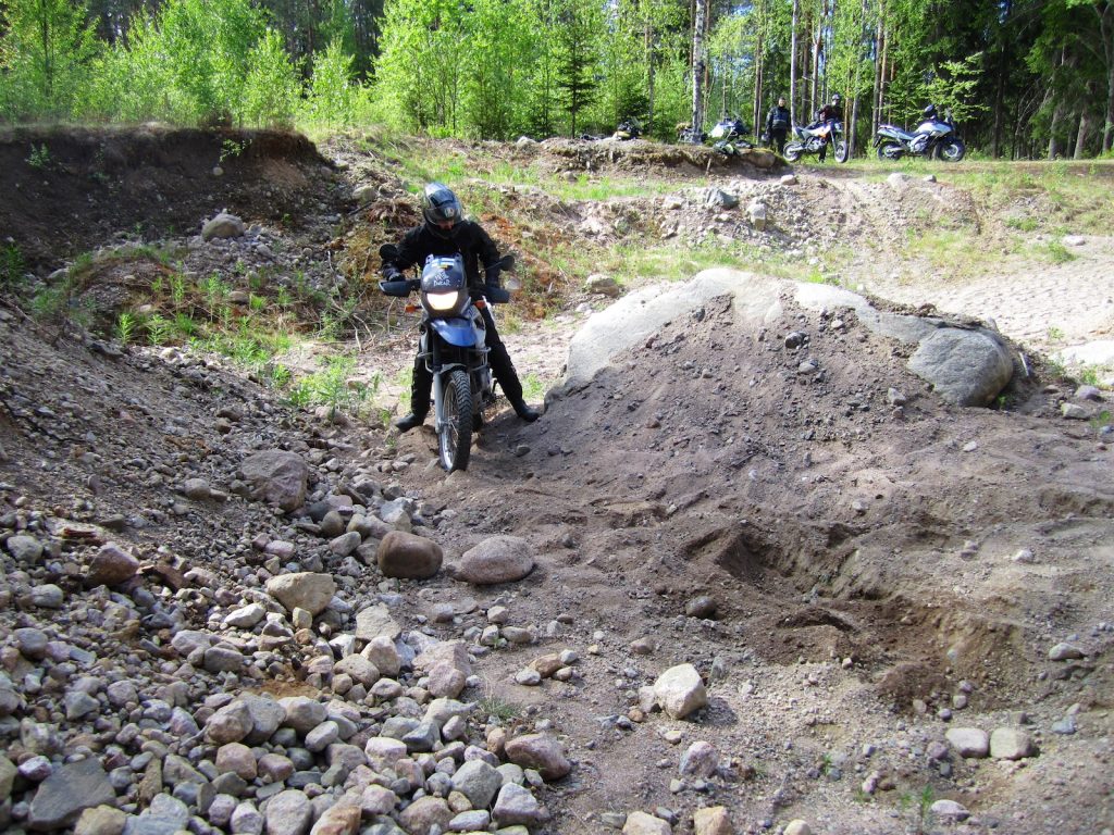 Peruskoulutus hiekkatiellä ajoon