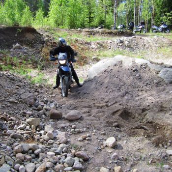 Peruskoulutus hiekkatiellä ajoon